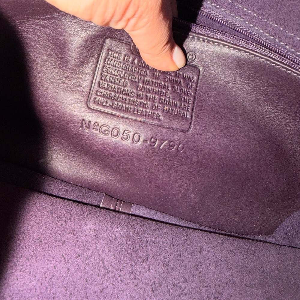 Vintage eggplant coach city bag Classic Leather Crossbody Bag in aubergine - Picture 6 of 15